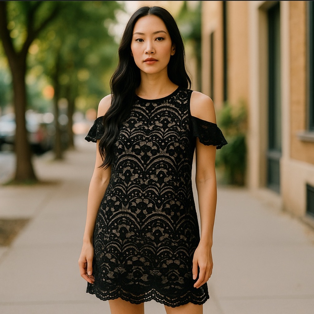 FRANCESCA’S size S off shoulder sleeve lace dress